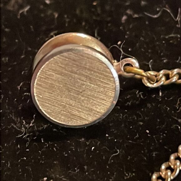 Vintage-1950s-Swank gold tone diamond etched tie tack/tie pin with safety chain - Picture 2 of 10